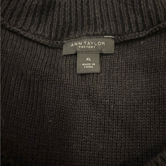 Ann Taylor Women’s XL Black V-Neck Sweater - Picture 5 of 6